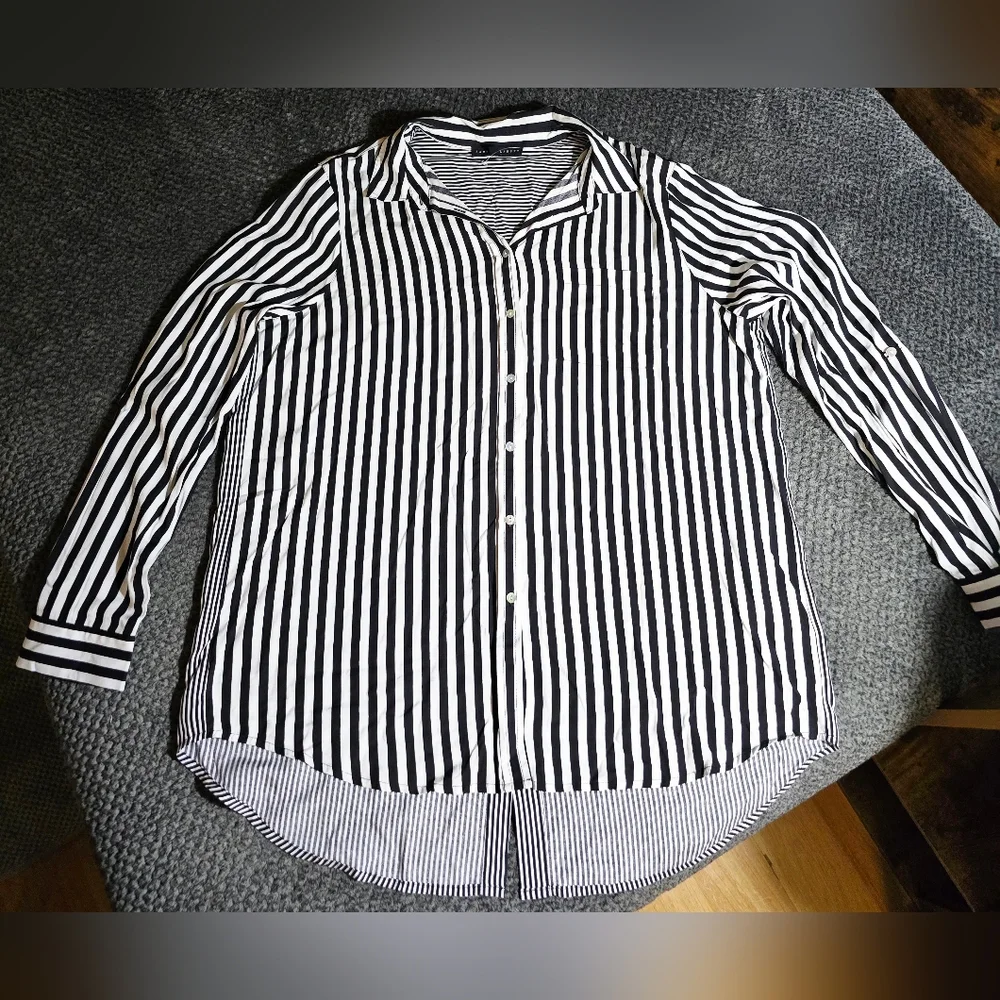 Jane + Delancey black and white striped button down blouse. Size XL. - Picture 5 of 8